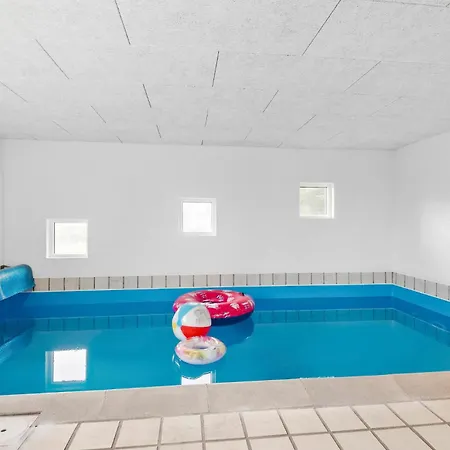 5 Bedroom In *